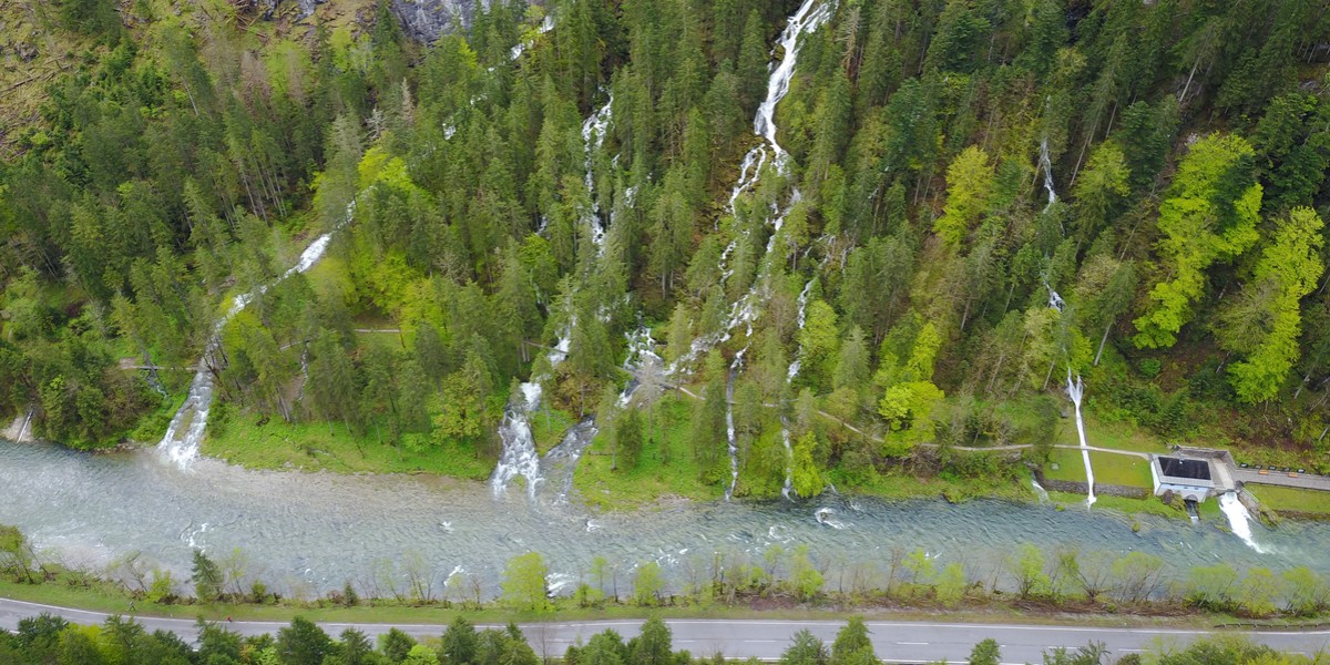 Kläfferquellen Die Kläfferquellen am Fuß des Hochschwabs bei der Schneeschmelze