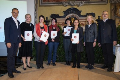 : NHM Vienna Director General Dr. Katrin Vohland (third from left) is awarded the Austrian Museum Quality Seal on behalf of the NHM Vienna. 