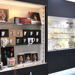: Large selection in the shop © NHM Vienna, C. Potter 