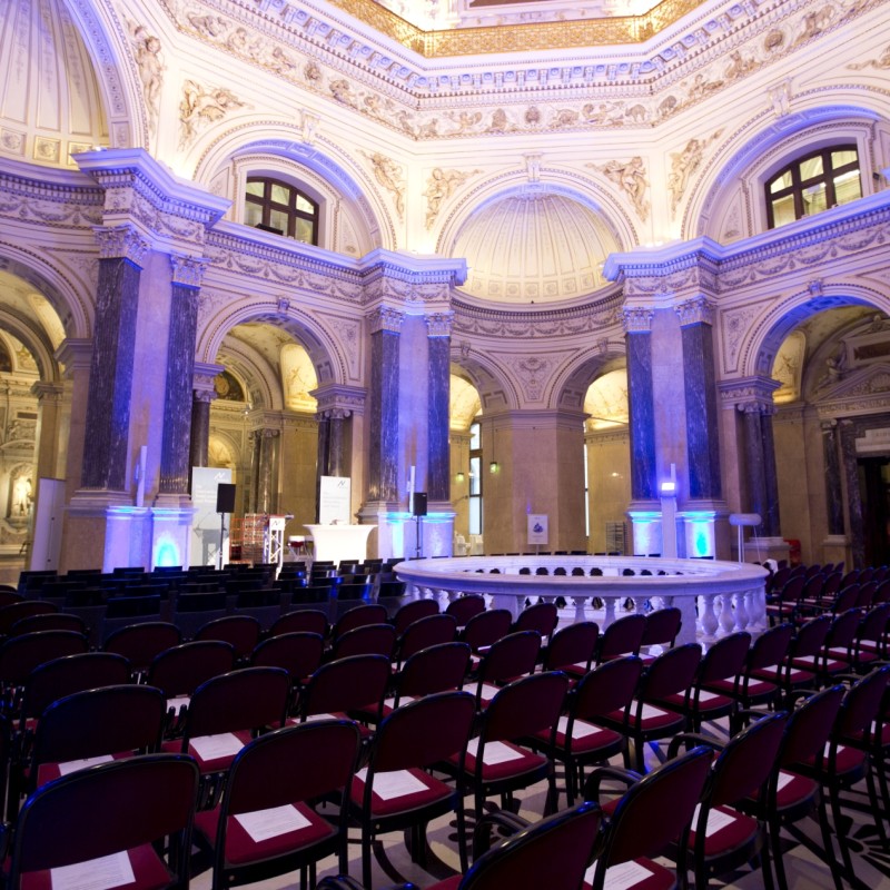 : (C) NHM-WIEN/Momen