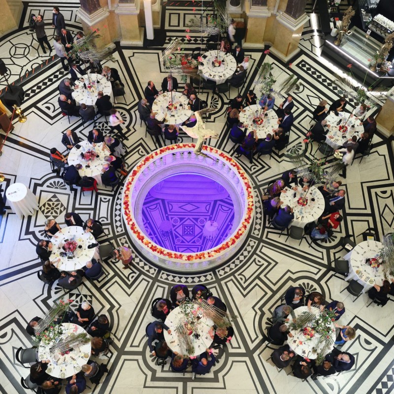 : Fundraising-Gala NHM Wien 2022, Dinner Setting Vogelperspektive, (C) APA-Fotoservice/Schedl