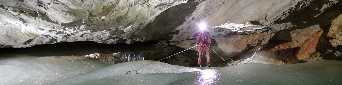 : Abseilen in der Feuertal-Eishöhle, Oberösterreich © NHM Wien, Lukas Plan