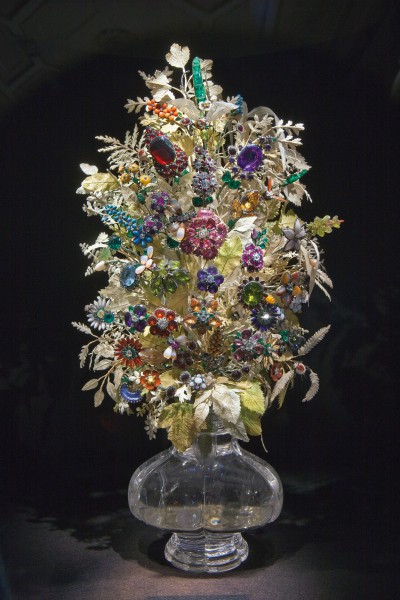 : Bouquet of precious stones