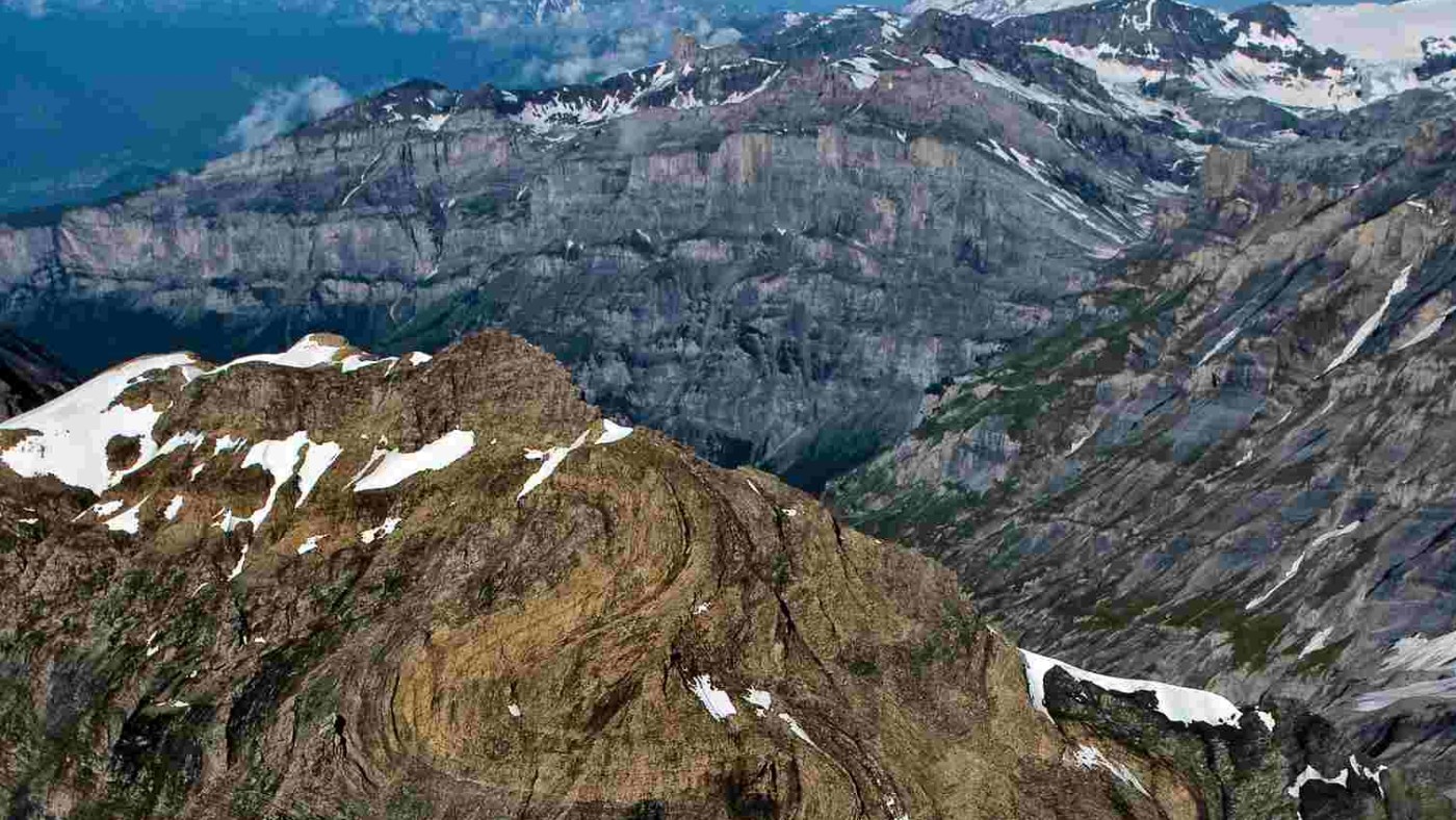 : Die Balmhorngruppe in der Schweiz besteht aus ehemaligen Meeres-Sedimenten, die in gigantische Falten geworfen wurden. © Kurt Stüwe (Universität Graz), http://www.alpengeologie.org