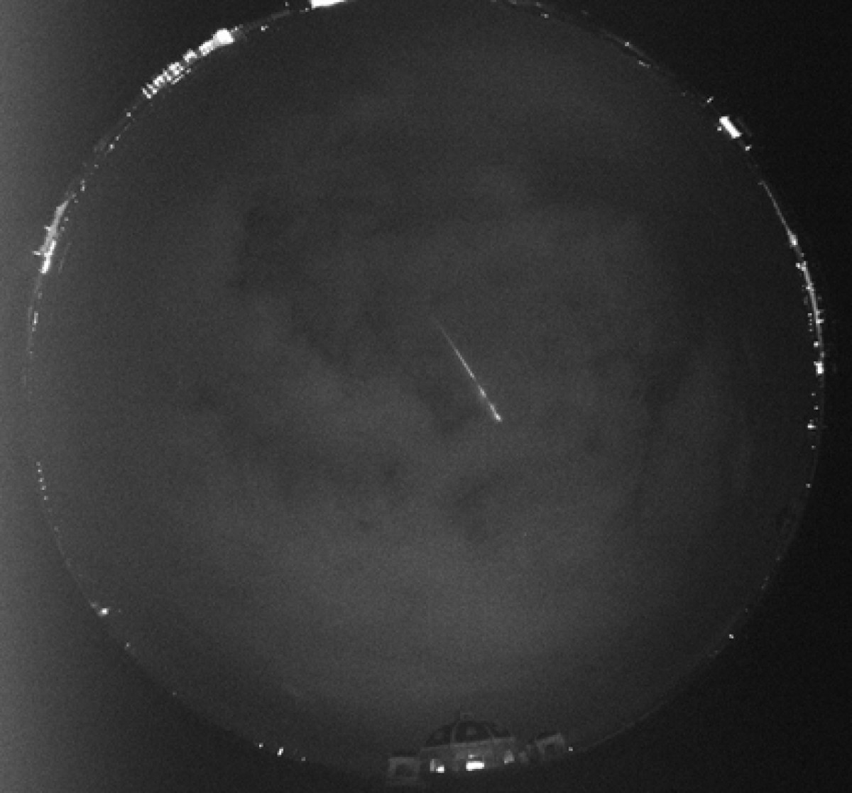 Image of a meteor taken with the camera installed on the roof of the NHM building on September 5th, 2015 at 23h 47min 51s UTC.
